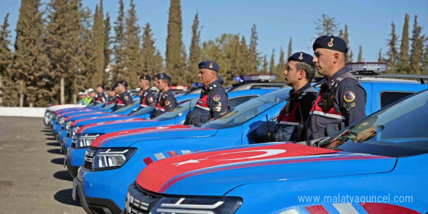 Antalya’da emniyet ve jandarma 225 yeni araçla gücüne güç kattı