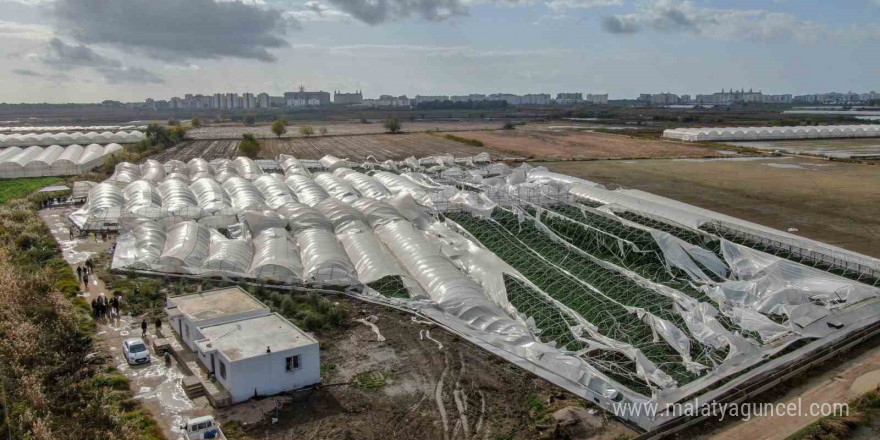 Antalya’da hortum seraları vurdu