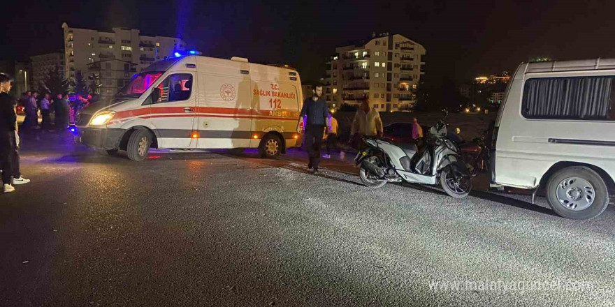 Antalya’da iki motosiklet çarpıştı: 1’i ağır 2 yaralı