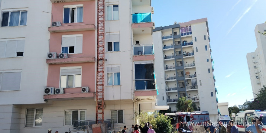 Antalya’da inşaat iskelesi çöktü: 2 işçi yaralandı