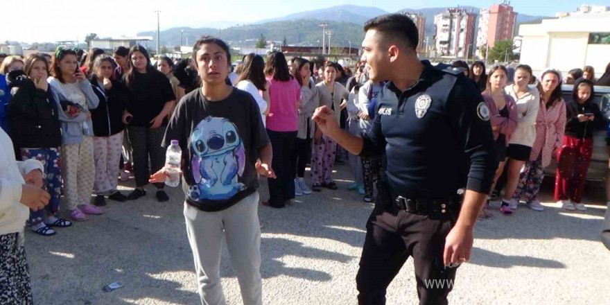 Antalya’da kız öğrenci yurdunda korkutan yangın