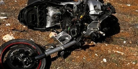 Antalya’da motosiklet ile hafif ticari araç çarpıştı: 2 yaralı