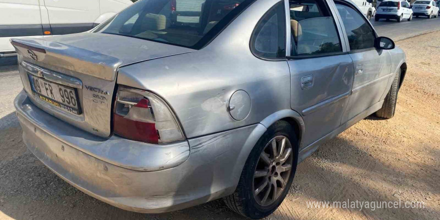 Antalya’da motosiklet ve otomobil çarpıştı: 1 yaralı