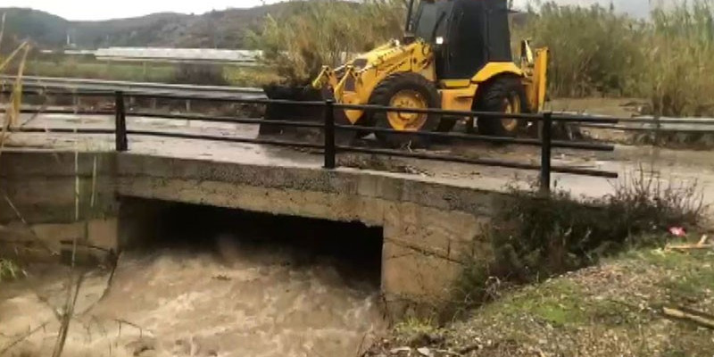 Antalya’da sağanak yağmur yollarda ve tarım arazilerinde su baskınlarına sebep oldu