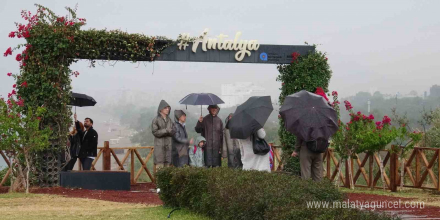 Antalya’da turuncu kod uyarısı: 6 ilçede taşımalı eğitime yarın bir gün ara verildi