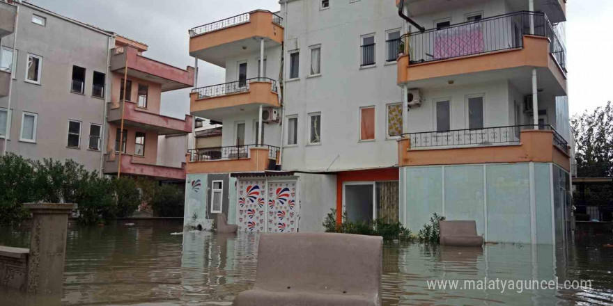 Antalya’da ünlü turizm merkezi sular altında