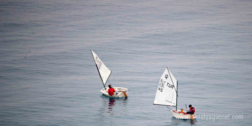 Antalya’da yağmur altında deniz keyfi