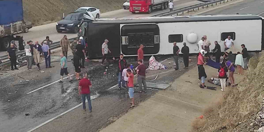 Antalya’da yolcu otobüsü devrildi: 10 yaralı