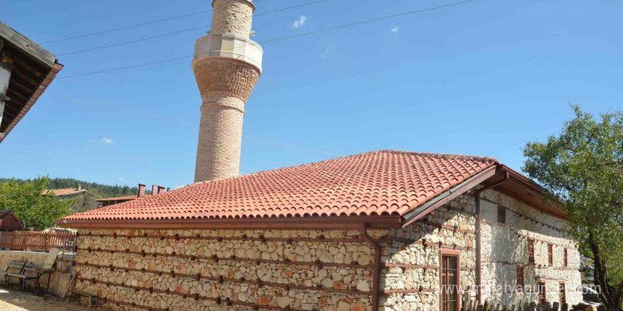 Antalya’daki 600 yıllık Sarıhacılar Camii yıllara meydan okuyor