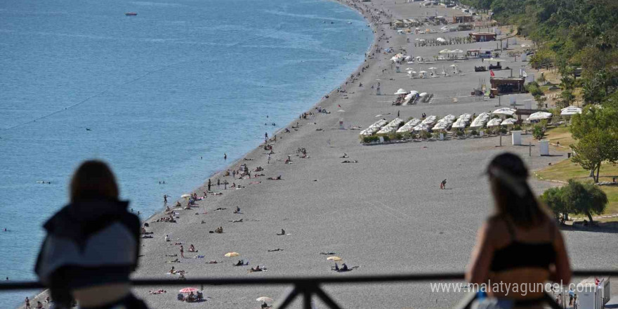 Antalya’dan ekim sonunda yaz ayı tadında ’kıskandıran’ görüntüler