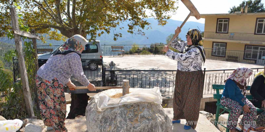 Antalyalı kadınların imece usulü kış mesaisi