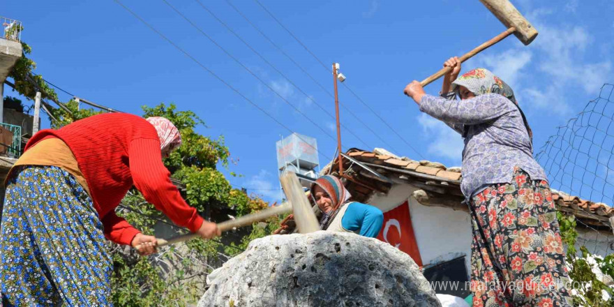 Antalyalı kadınların imece usulü kış mesaisi