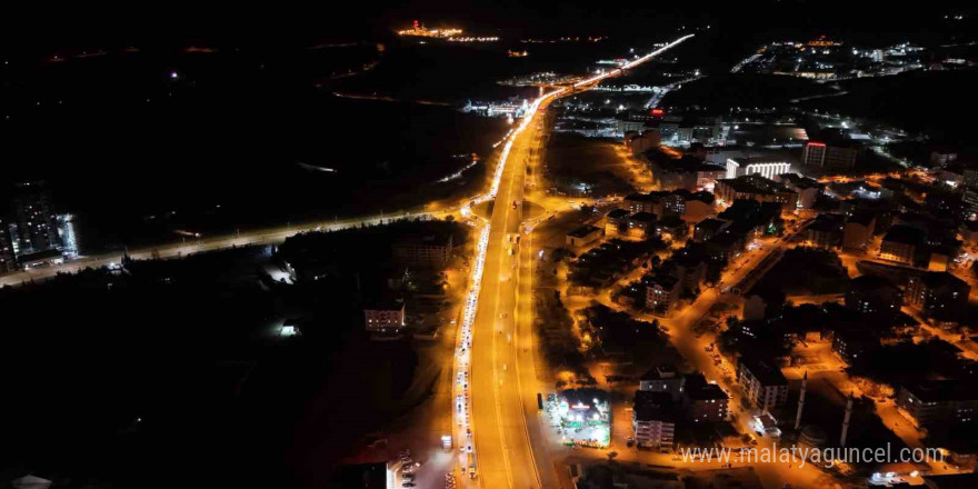 Ara tatil başladı, 43 ilin geçiş güzergahında trafik yoğunluğu arttı: Havadan böyle görüntülendi