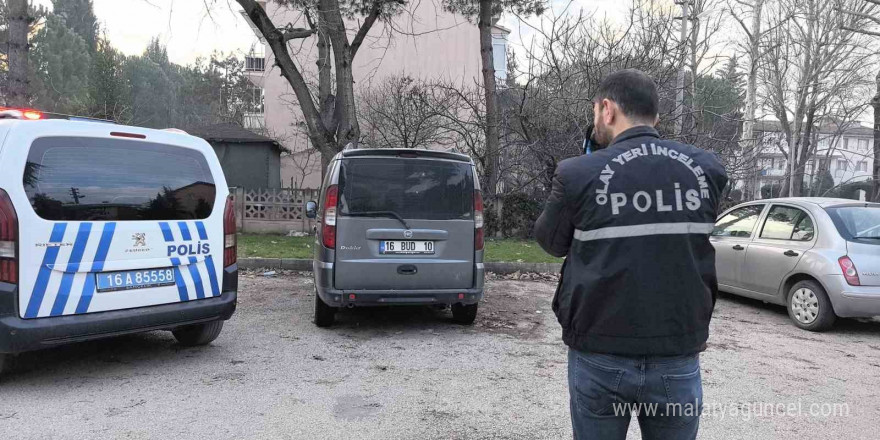 Aracını görünce gözlerine inanamadı: Kurşunların isabet ettiği kamyonet delik deşik oldu