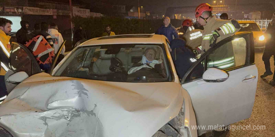 Araçta bayılan sürücü zincirleme kazaya neden oldu: 3 yaralı