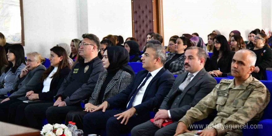 Ardahan’da 'En İyi Narkotik Polisi Anne' Semineri