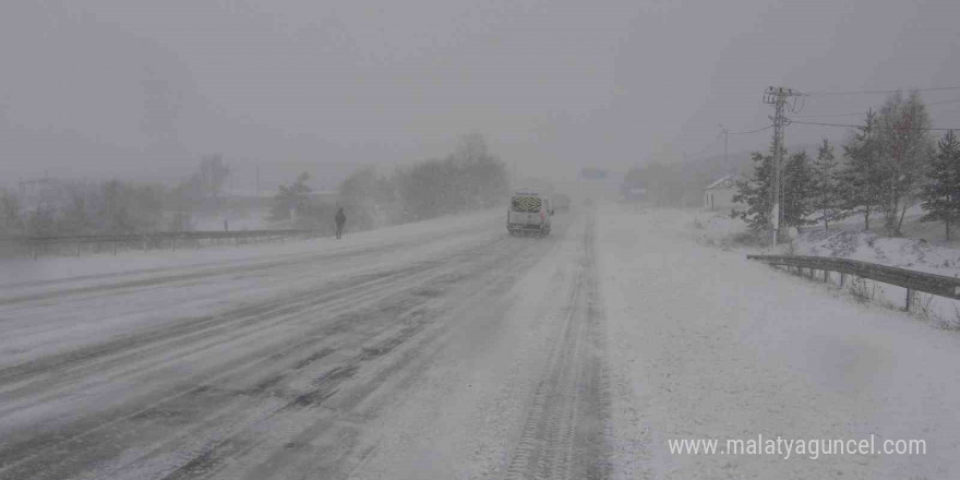 Ardahan’da kar esareti; 8 köy yolu ulaşıma kapandı