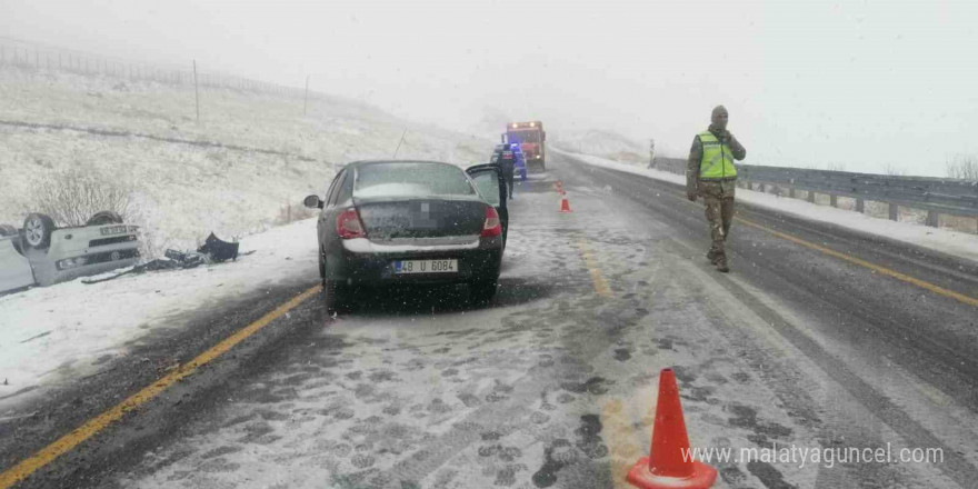 Ardahan’da kar ve sis kazayı beraberinde getirdi: 8 yaralı