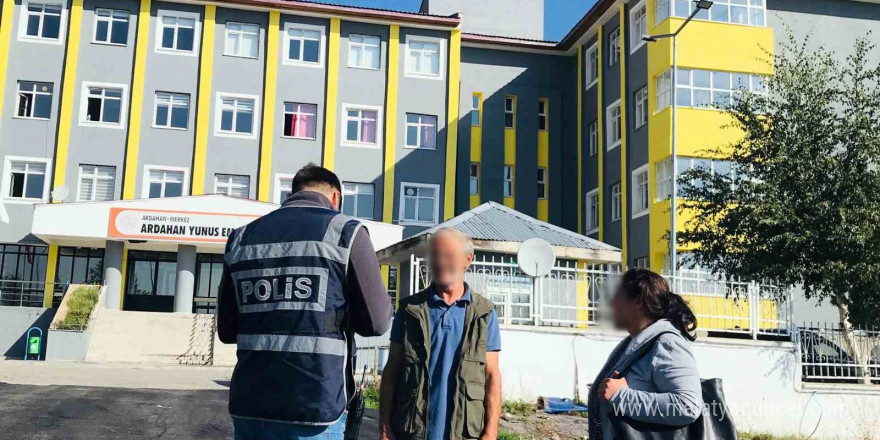 Ardahan’da Polis okul çevrelerinde göz açtırmıyor