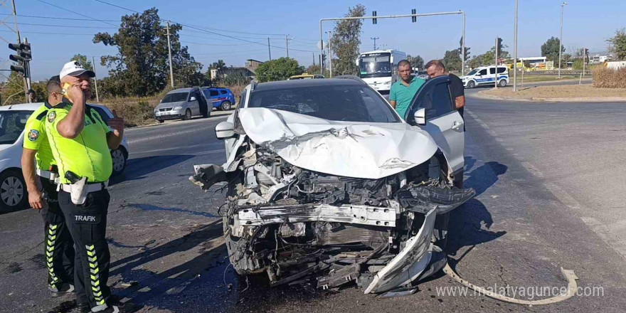 Arızalanan trafik ışıkları kazaya sebep oldu: 5’i çocuk, 9 yaralı