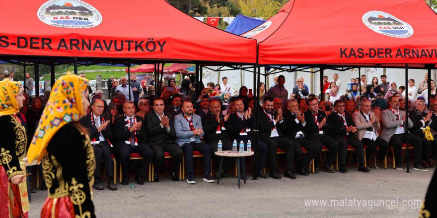 Arnavutköy Kastamonu Tanıtım Günleri’nde Cengiz Kurtoğlu rüzgarı esti