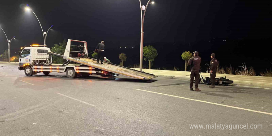 Arnavutköy’deki feci kaza kamerada... İki motosiklet kafa kafaya çarpıştı: 1 ölü, 2 ağır yaralı