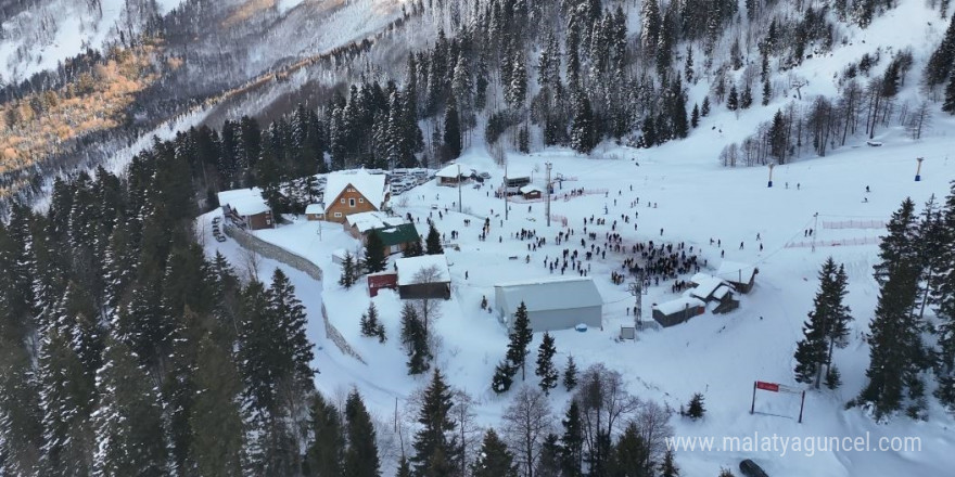 Artvin Atabarı Kayak Merkezi’nde 7. Geleneksel Kar Şenliği coşkuyla kutlandı