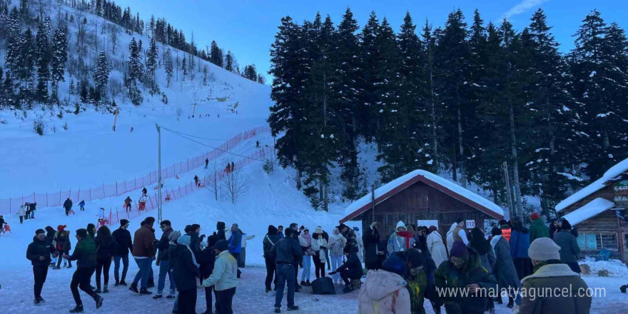 Artvin Atabarı Kayak Merkezi’nde 7. Geleneksel Kar Şenliği coşkuyla kutlandı