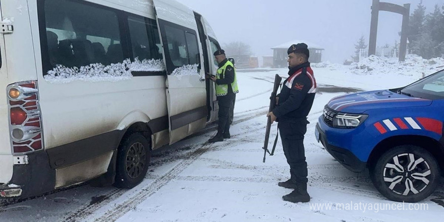 Artvin’de 16 düzensiz göçmen yakalandı