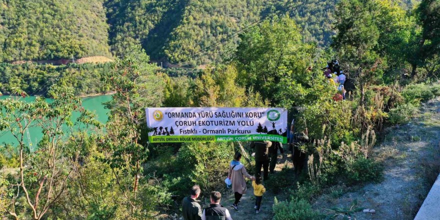 Artvin’de Cumhuriyetin 100. yıl etkinlikleri kapsamında doğa yürüyüşü düzenlendi