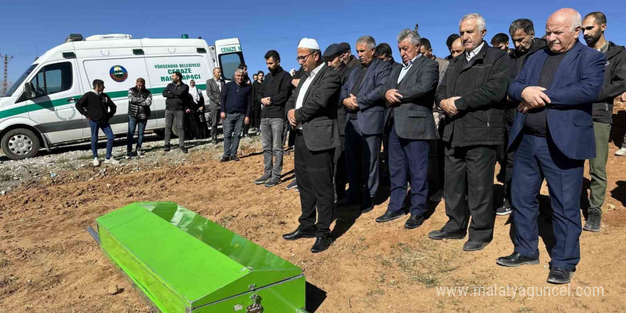 Asansör boşluğuna düşerek hayatını kaybeden kadın toprağa verildi