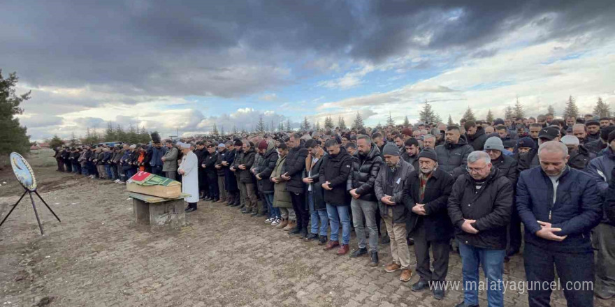 Asansör boşluğuna düşerek hayatını kaybeden muhtar son yolculuğuna uğurlandı