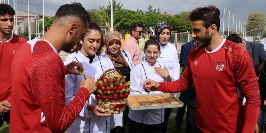 Aşçılardan Sivasspor’a tatlı dopingi