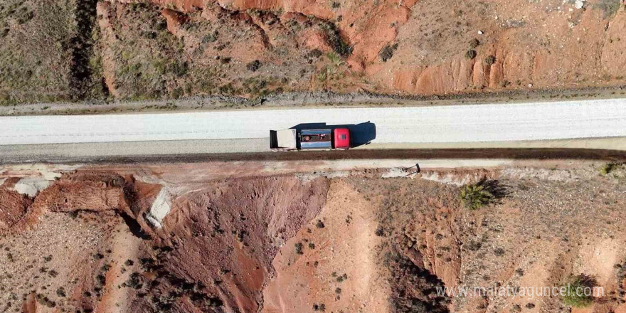 Asfaltlanan yol köylünün yüzünü güldürdü: 'Allah devletimize zeval vermesin'