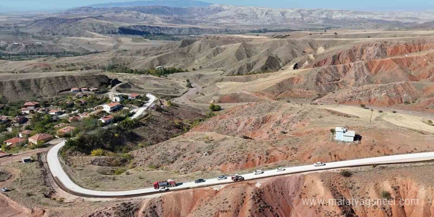 Asfaltlanan yol köylünün yüzünü güldürdü: 