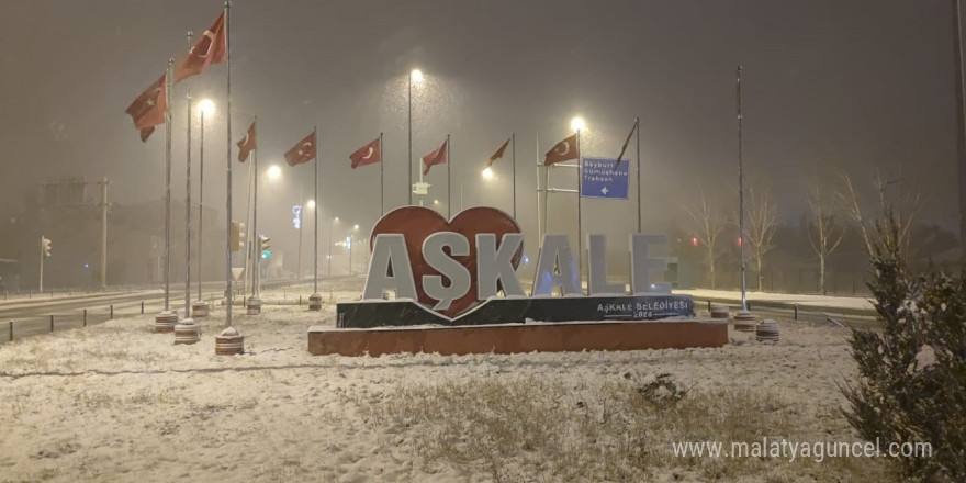 Aşkale’de bir günde dört mevsim yaşandı