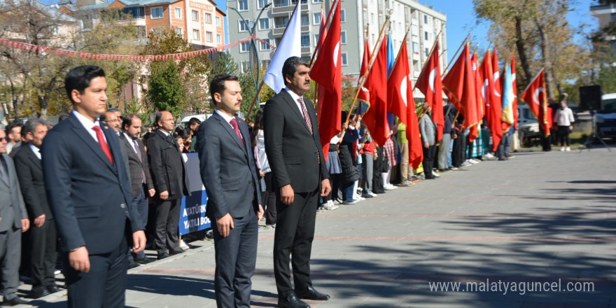 Aşkale’de Cumhuriyet Bayramı Çelenk sunma töreni