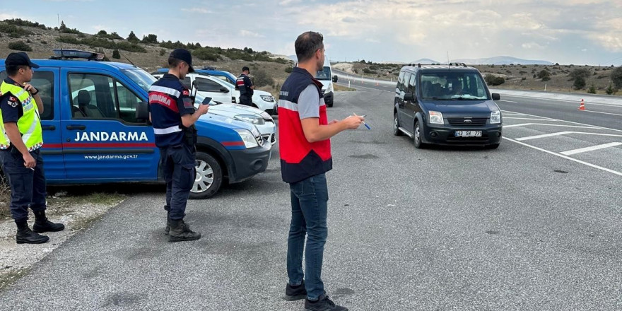 Aslanapa’da hayvan hareketleri yol kontrolü