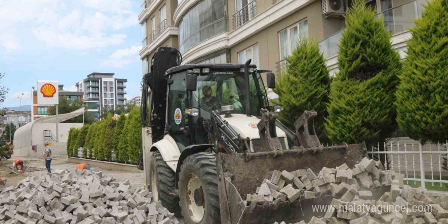 Atakum’da yol mesaisi devam ediyor