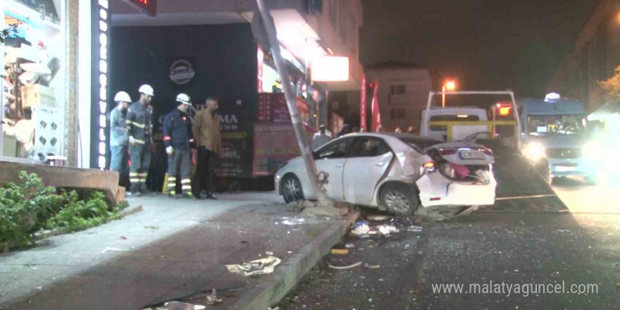 Ataşehir’de İETT otobüsü ile otomobil çarpıştı: 4 yaralı