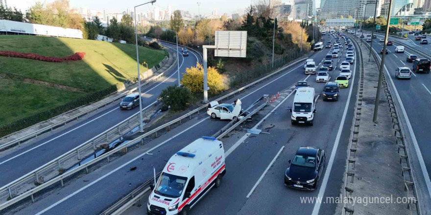 Ataşehir’de kontrolden çıkan otomobil refüje çarptı: 1 yaralı