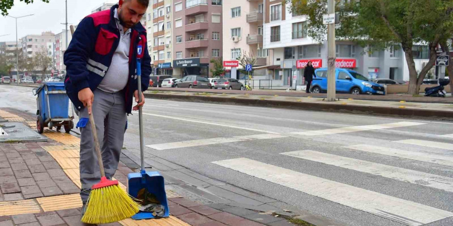 Atatürk Caddesinde genel temizlik çalışması gerçekleştirildi