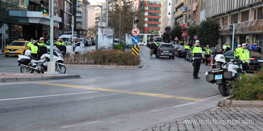 Atatürk, ebediyete intikal edişinin 86. yılında İzmir’de anıldı