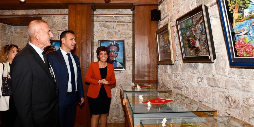 Atatürk rölyefleri İbramaki Sanat Galerisi’nde