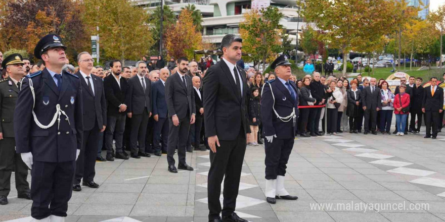 Atatürk’ün 86. ölüm yıldönümü Ataşehir’de saygı ile anıldı