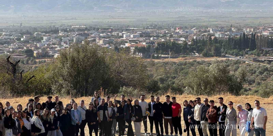 Atça’da öğrencilerden doğa yürüyüşü