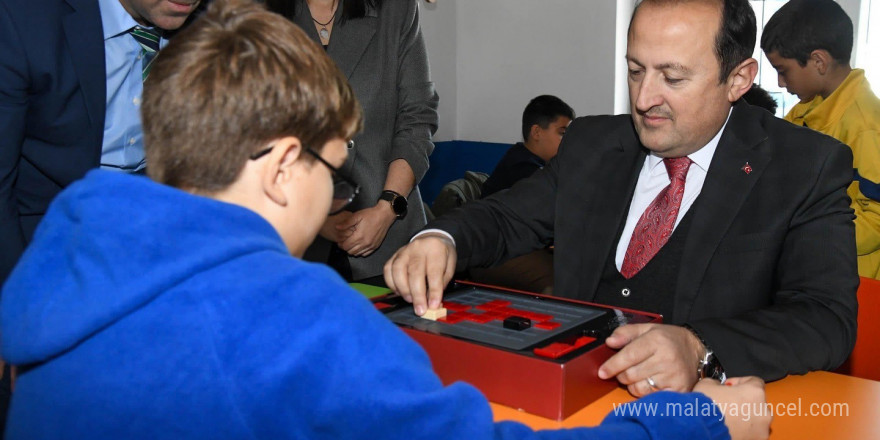 Atıl durumdaki ilkokul binası Akıl ve Zeka Oyunları Köyü’ne dönüştürüldü