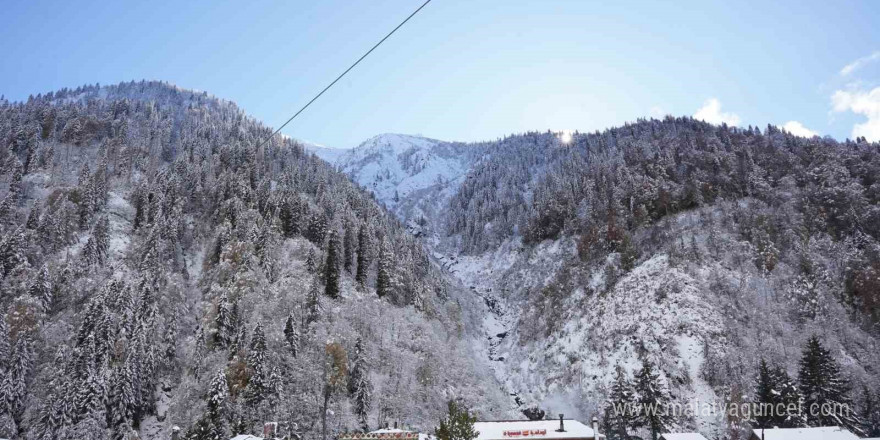 Ayder’de sonbahar kış ile birleşti, manzara mest etti