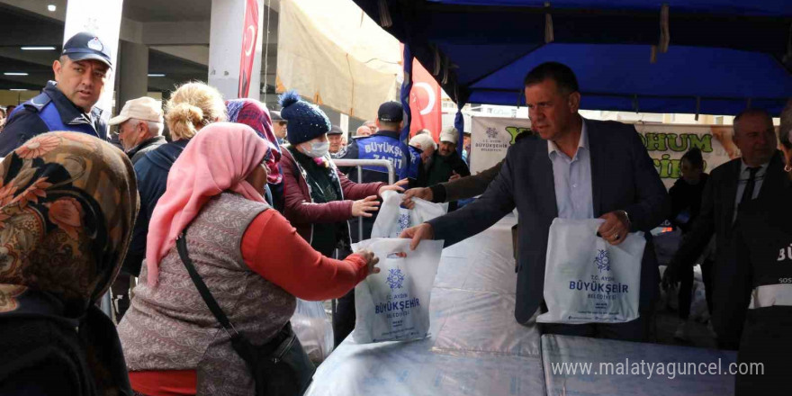 Aydın BŞB Yenipazar’da fide dağıttı