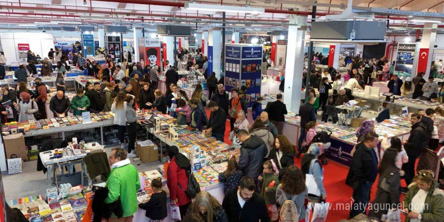 Aydın Kitap Fuarı’na katılan vatandaşlar Başkan Çerçioğlu’na teşekkür etti